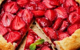 Галета с клубникой: как приготовить летний десерт