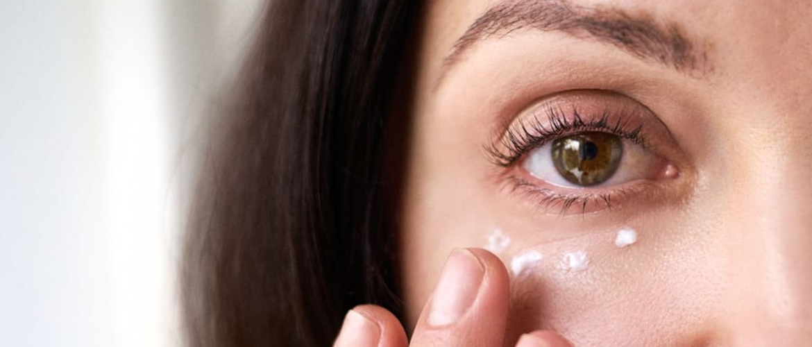 5 Mistakes We Make When Applying Under-Eye Cream