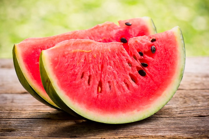 5 Best Summer Fruits for a Flat Belly 1
