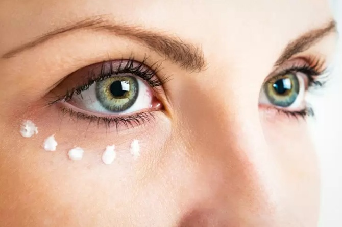 5 Mistakes We Make When Applying Under-Eye Cream 1