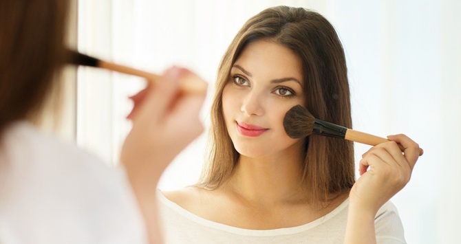 So bereiten Sie Ihr Gesicht richtig auf Make-up vor: Schritt-für-Schritt-Anleitung 1