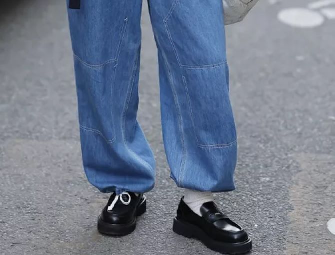 Baggy jeans: what shoes to wear with them in the fall to look stylish 12