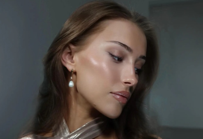 Perlglanz-Make-up – der Trend im Herbst 2025 1