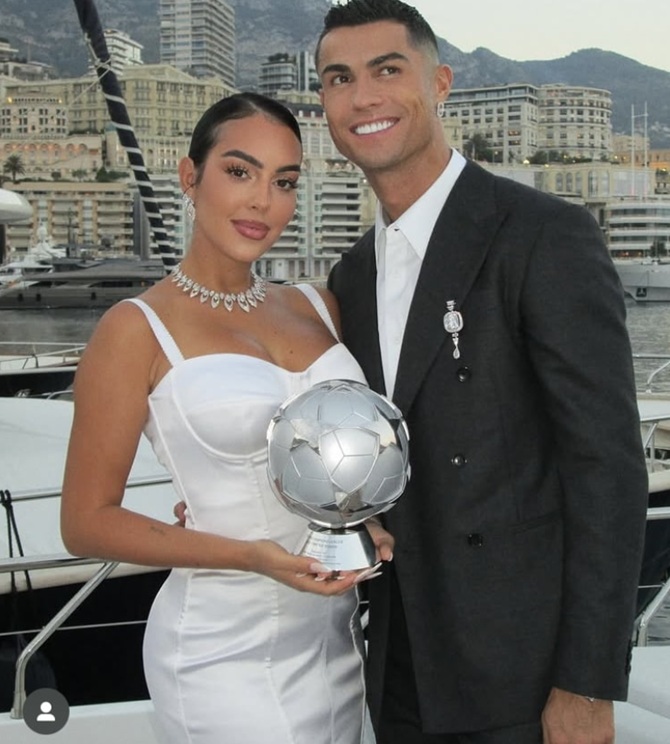 Cristiano Ronaldo is finally getting married to his beloved 2
