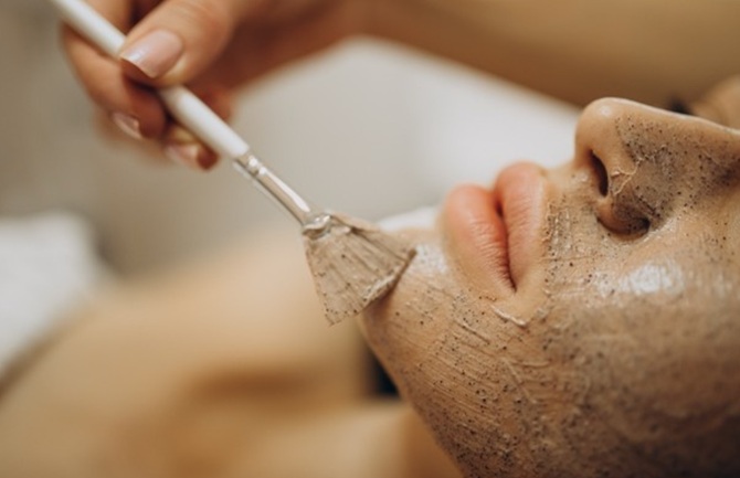 How to use a sugar scrub for your face correctly 1
