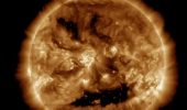 Wissenschaftler haben ein Bild der Sonne mit einem Lächeln veröffentlicht