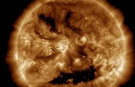 Вчені показали знімок Сонця з посмішкою