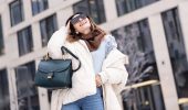 Какую сумку носить с пуховиком зимой: модные  решения