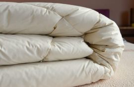 Ковдри з наповнювачами: як доглядати та зберігати