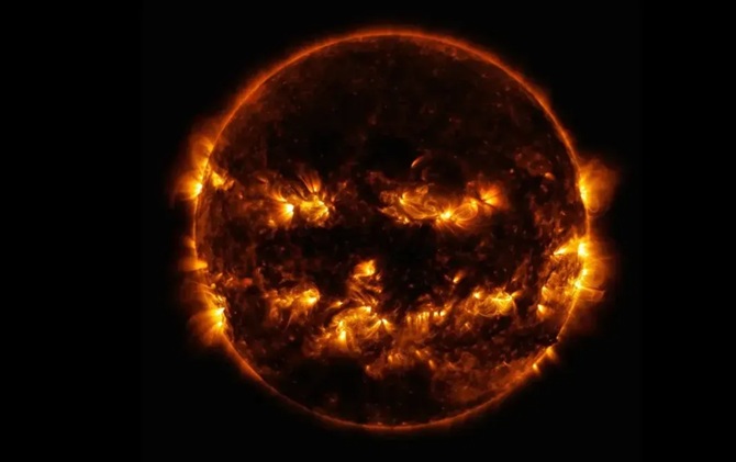 Wissenschaftler haben ein Bild der Sonne mit einem Lächeln veröffentlicht 1
