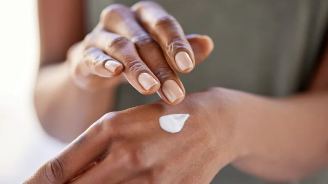 Что старит кожу рук: 4 главные ошибки в уходе и как их избежать 1
