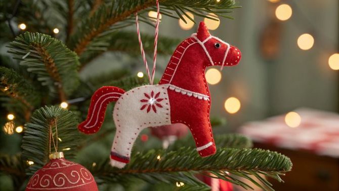 Символ 2026 года своими руками: новогодняя поделка лошадка из фетра 15