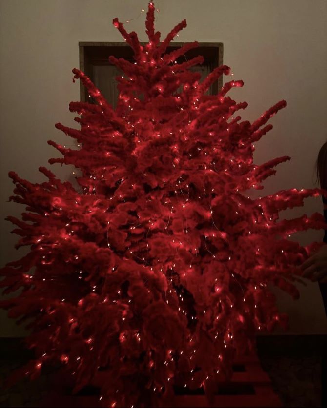 What color to decorate your Christmas tree in 2026: the best ideas for the Year of the Horse 31