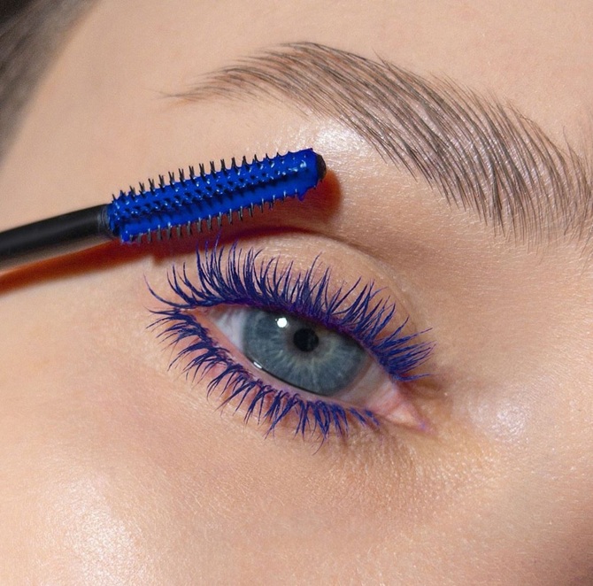 5 Trendige Mascara-Farben für Winter 2025/26 2