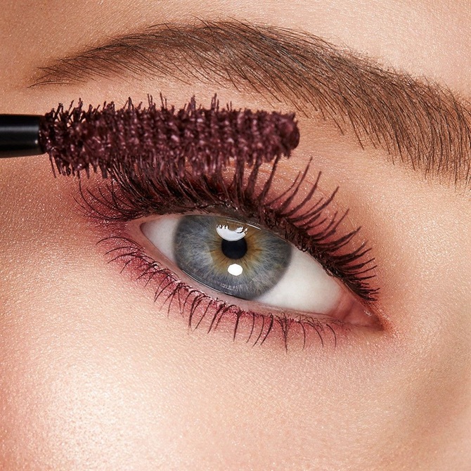 5 Trendige Mascara-Farben für Winter 2025/26 4