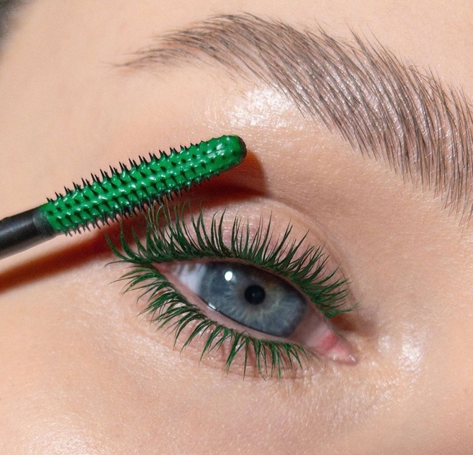 5 Trendige Mascara-Farben für Winter 2025/26 5