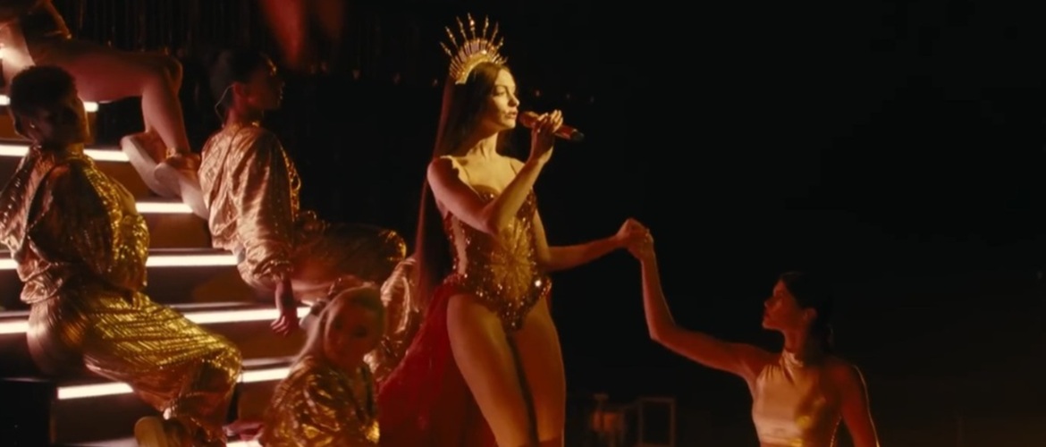 Вийшов трейлер трилера «Мати Марія» з Енн Хетеуей у ролі поп-ікони