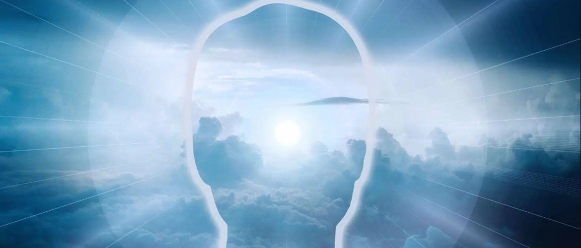 Показана часть тела, которую считают «место души» человека