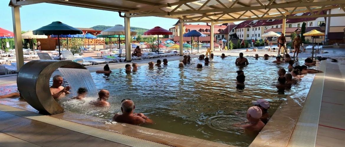 Відпочинок на термальних водах Берегово взимку