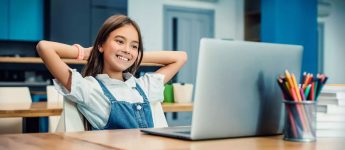 Як допомогти підлітку вчитися вдома і не перетворити дім на “другу школу”