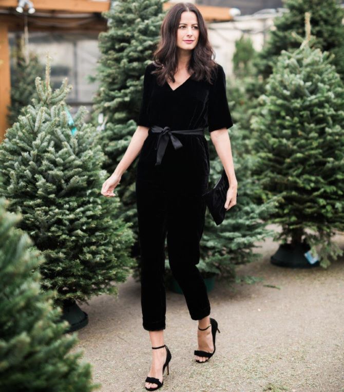 Стильные наряды на Новый год и Рождество для женщин старше 40 лет 20