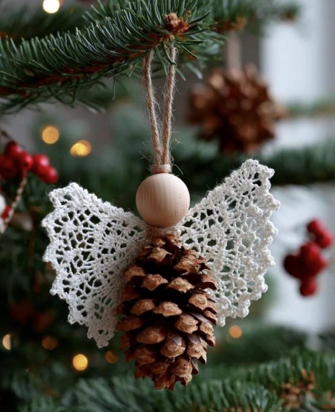 Новогодние поделки из шишек: красивые идеи декора своими руками 12