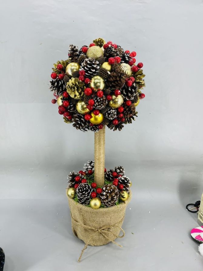 Новогодние поделки из шишек: красивые идеи декора своими руками 14