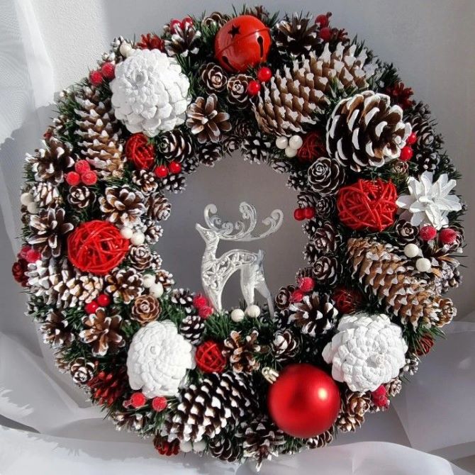 Новогодние поделки из шишек: красивые идеи декора своими руками 8