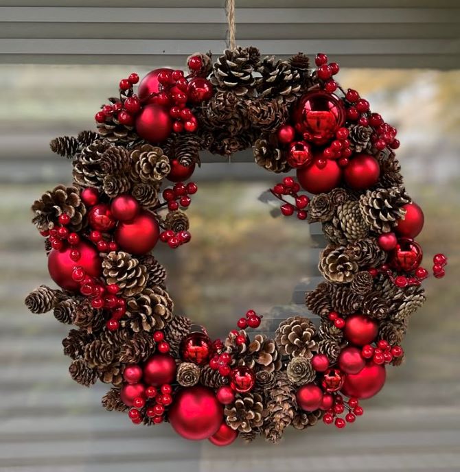 Новогодние поделки из шишек: красивые идеи декора своими руками 9