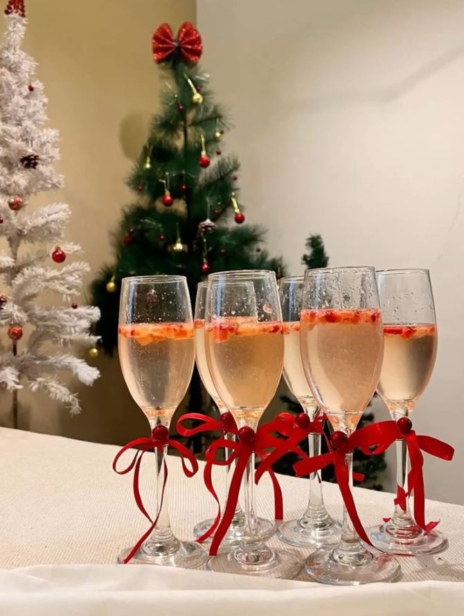 Декор новорічного столу 2026: як створити атмосферу свята на рік Коня 21