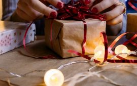 Сладкие подарки на новогодние праздники: как выбрать и что подарить?