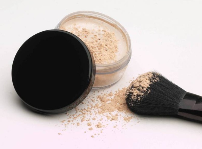 Wie Sie die richtige Puder-Foundation für Frauen über 50 auswählen: Praktische Tipps 1