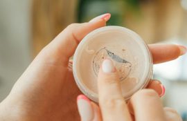 Як підібрати пудрову основу під макіяж жінкам після 50 років: практичні поради