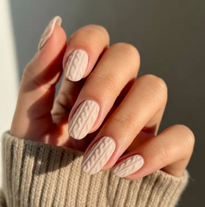 Sweater nails: идеи вязаного маникюра 2026 7