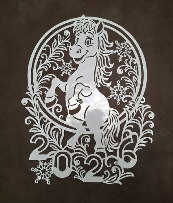 Вытынанки на год Лошади 2026: шаблоны для украшения окон 20