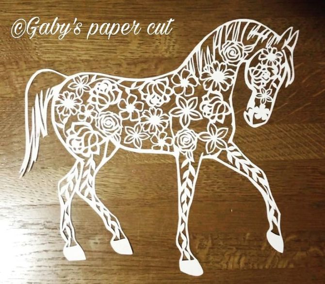 Вытынанки на год Лошади 2026: шаблоны для украшения окон 2