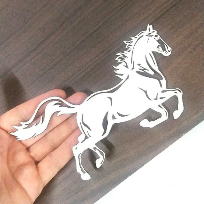 Вытынанки на год Лошади 2026: шаблоны для украшения окон 3