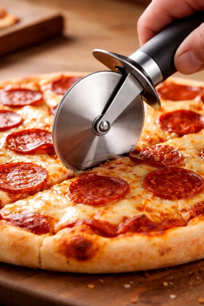 Нож для пиццы как практичный инструмент для кухни и профессиональных заведений 1