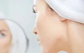 Почему лицо шелушится: 5 критических ошибок в зимнем уходе