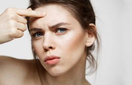 Как избавиться от мелких высыпаний на лбу: эффективные способы