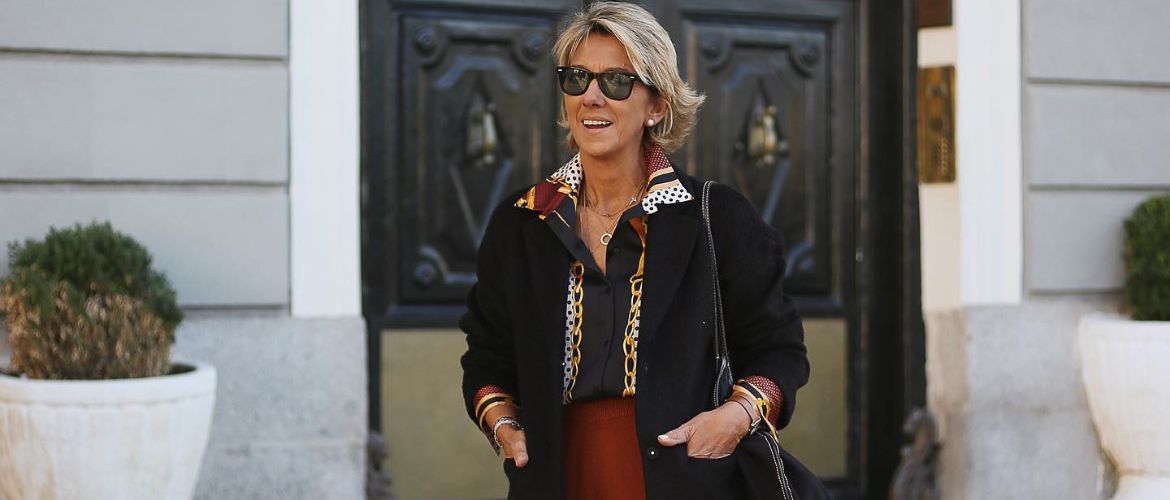 Цвета и фасоны одежды, которые добавляют годы — чего избегать