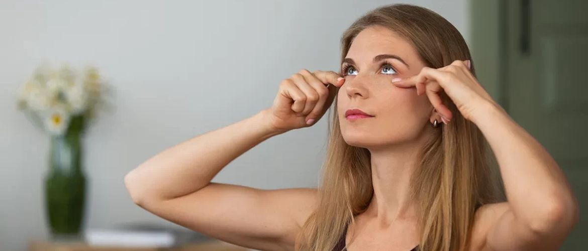 4 Ways to Rejuvenate the Skin Around Your Eyes