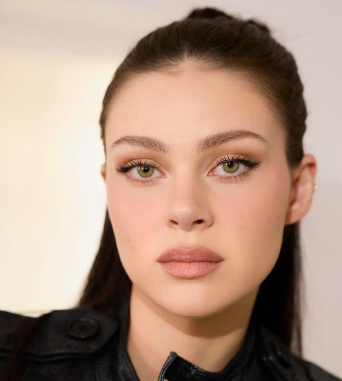 Макияж глаз зима 2026: как выглядеть стильно каждый день 4