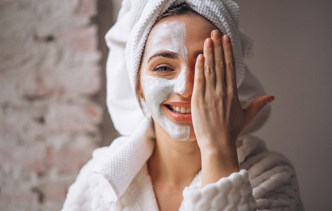 Почему лицо шелушится: 5 критических ошибок в зимнем уходе 1