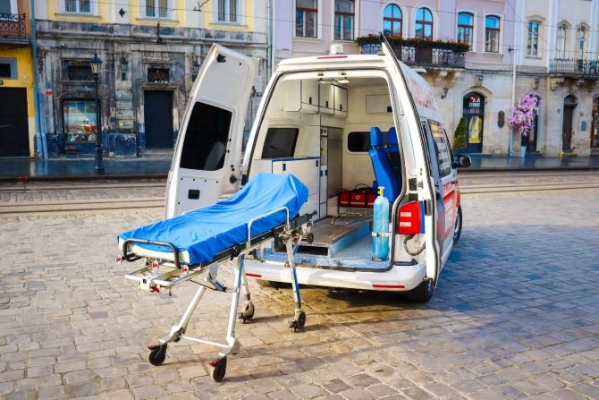 Как перевезти лежачего больного в другую страну? 3