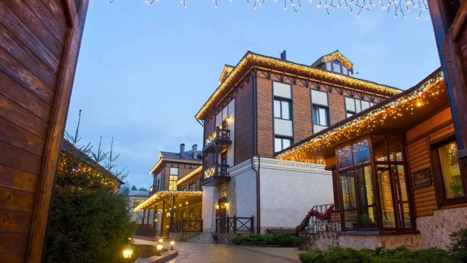 Заміський комплекс Sobi Club навесні — варіант бази відпочинку біля Києва для сімей і компаній