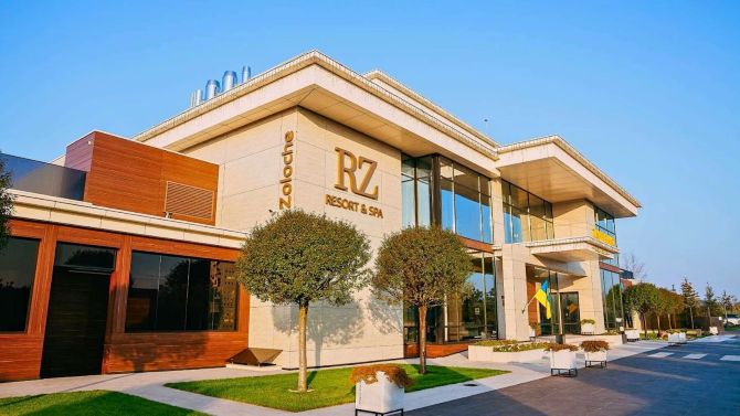 Zoloche Resort навесні — сучасний заміський відпочинок поблизу Києва біля води
