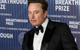 Илон Маск отложил освоение Марса ради полета на Луну