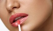 Красить губы помадой уже не модно: чем ее заменить в 2026 году