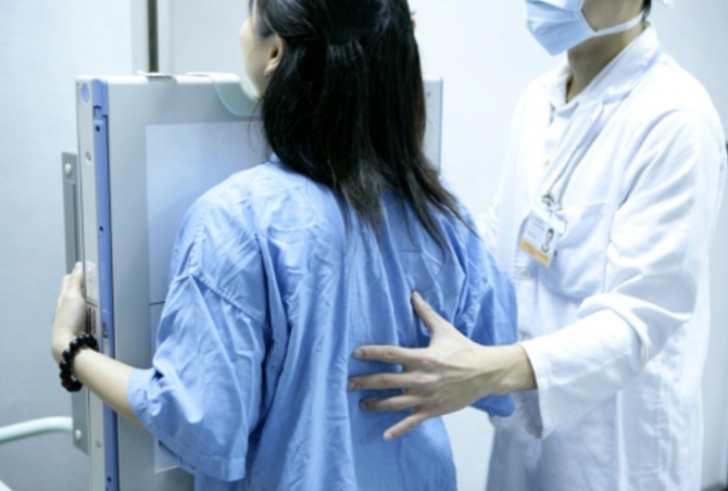 Флюорография в 2 проекциях: зачем нужна и чем отличается от обычной 1